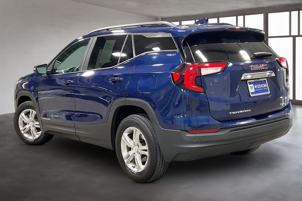 Used 2022 GMC Terrain SLE w/ Driver Convenience Package AWD/4WD image 4