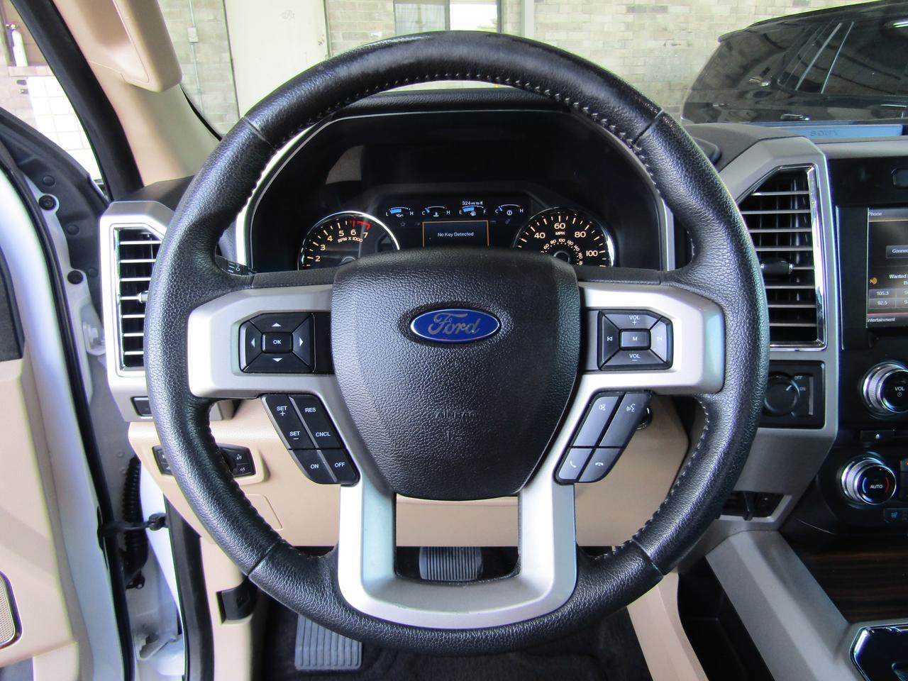 Used 2015 Ford F150 Lariat w/ Equipment Group 502A Luxury RWD image 14