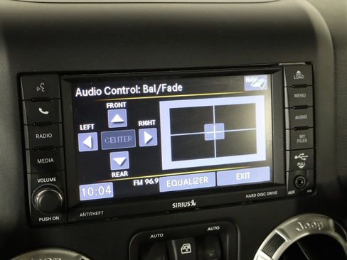 Used 2017 Jeep Wrangler Unlimited Sahara w/ Connectivity Group AWD/4WD image 28