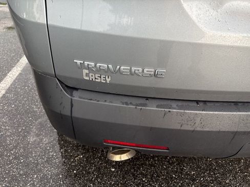 Used 2023 Chevrolet Traverse LT FWD image 5
