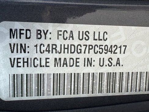 Used 2023 Jeep Grand Cherokee Overland w/ Luxury Tech Group IV AWD/4WD image 38