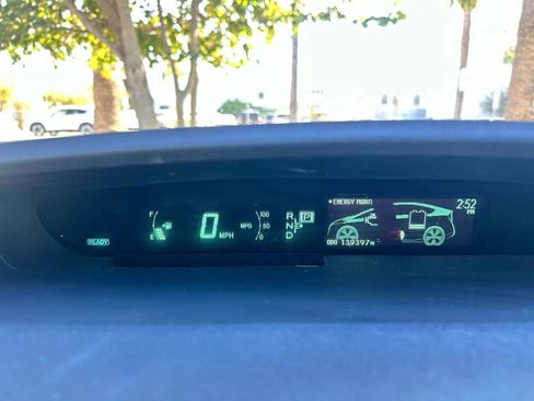 Used 2010 Toyota Prius Four w/ Navigation Pkg image 14