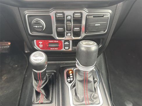 Used 2022 Jeep Wrangler Unlimited Rubicon w/ Cold Weather Group image 21