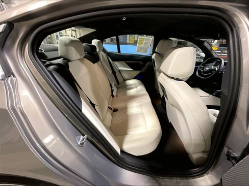 Used 2024 BMW 540i xDrive w/ Convenience Package image 16