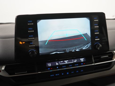 Used 2024 Toyota Sienna LE FWD image 30