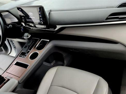 Certified 2024 Toyota Sienna XLE image 16