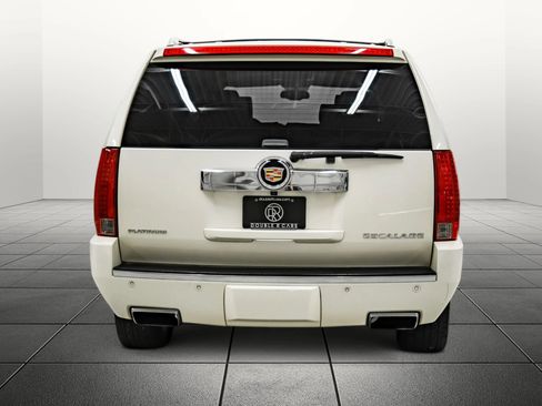 Used 2014 Cadillac Escalade ESV Platinum RWD image 9