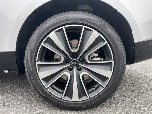 New 2025 Land Rover Range Rover SE image 10