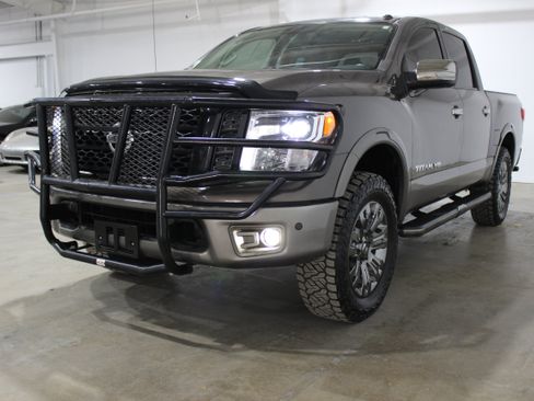 Used 2018 Nissan Titan Platinum Reserve w/ Platinum Utility Package image 2