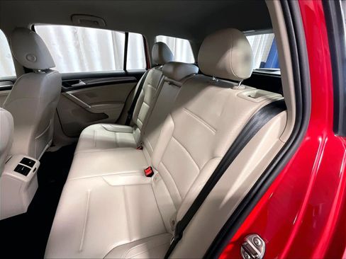 Used 2017 Volkswagen Golf Alltrack S image 15