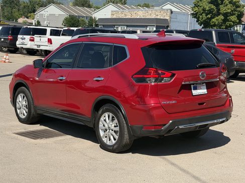 Used 2017 Nissan Rogue SV AWD/4WD image 4