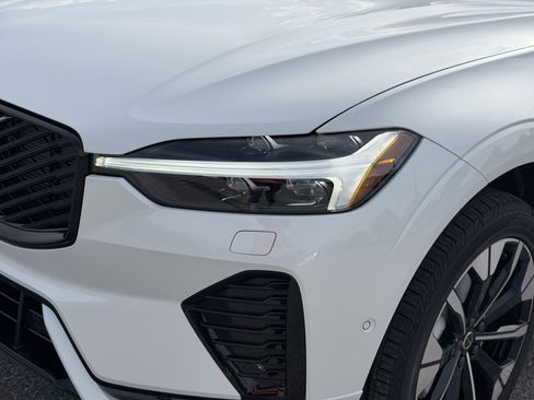 New 2026 Volvo XC60 B5 Plus w/ Climate Package image 8