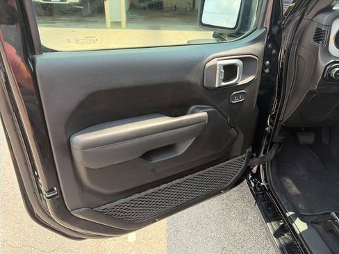 Used 2025 Jeep Wrangler Unlimited Sport AWD/4WD image 10