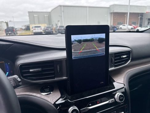 Used 2023 Ford Explorer Platinum w/ Technology Package image 18