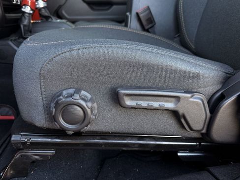 Used 2025 Jeep Gladiator Sport image 23