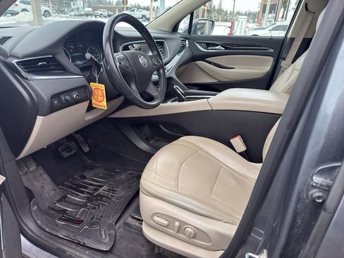 Used 2019 Buick Enclave Essence w/ LPO, Luxury Package image 3