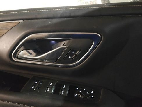 Used 2023 Chevrolet Suburban Premier image 7