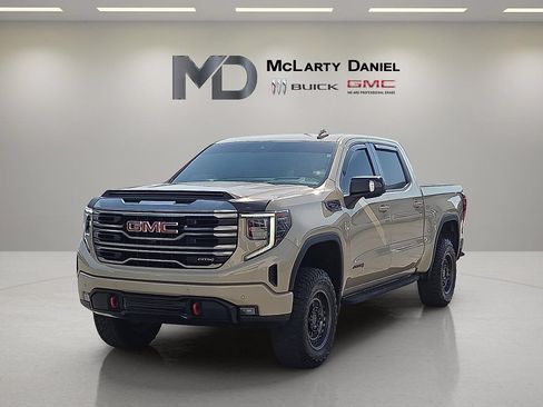 Certified 2022 GMC Sierra 1500 AT4 w/ AT4 Premium Package AWD/4WD image 3