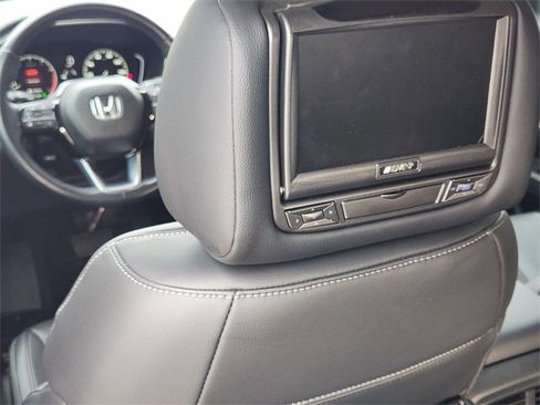 Used 2023 Honda Pilot Touring image 32