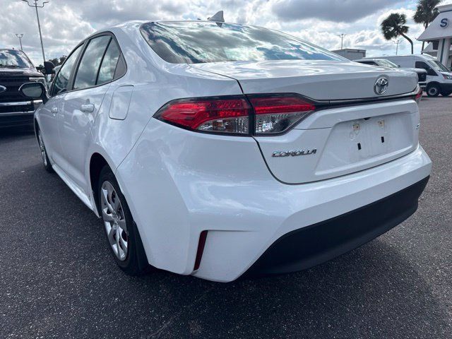 Used 2025 Toyota Corolla LE FWD image 6