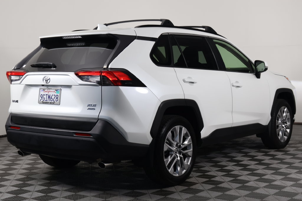 Used 2023 Toyota RAV4 XLE Premium AWD/4WD image 4