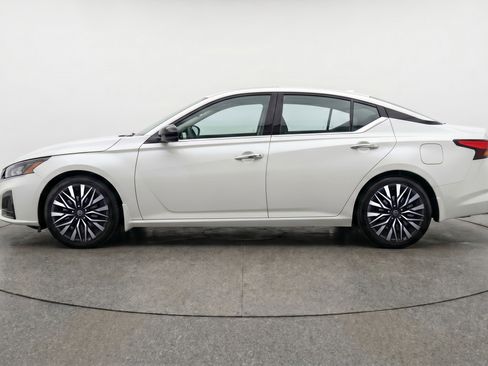Used 2025 Nissan Altima 2.5 SV FWD image 5