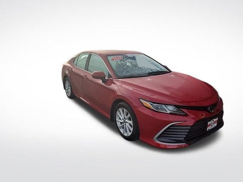 Used 2023 Toyota Camry LE image 3