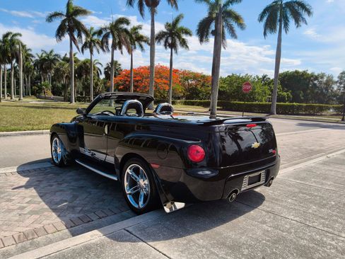 Used 2006 Chevrolet SSR w/ Preferred Equipment Group RWD image 5