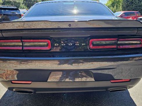 Used 2019 Dodge Challenger SXT RWD image 6