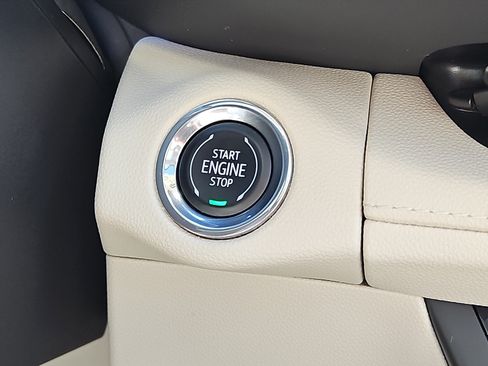 Used 2022 Buick Envision Avenir w/ Technology Package II AWD/4WD image 24