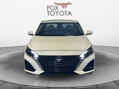 Used 2023 Nissan Altima 2.5 SV w/ SV Premium Package image 9