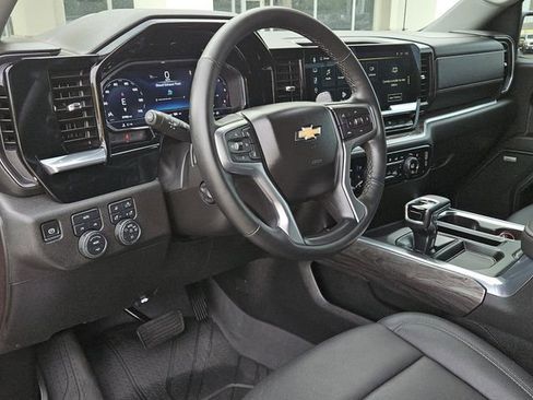 Used 2025 Chevrolet Silverado 1500 LTZ w/ LTZ Convenience Package II AWD/4WD image 30