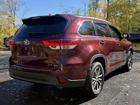Used 2017 Toyota Highlander XLE image 12