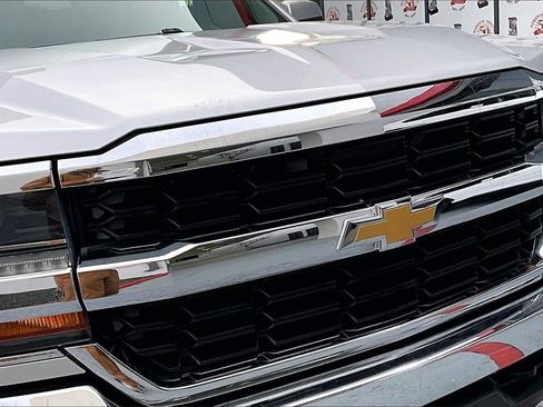 Used 2017 Chevrolet Silverado 1500 LT w/ All Star Edition image 32