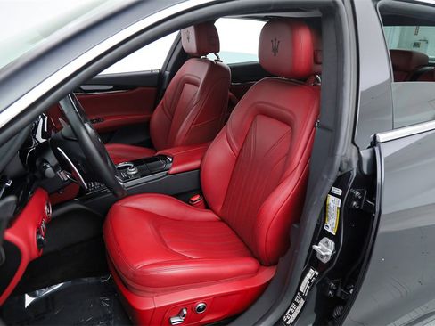 Used 2022 Maserati Quattroporte Modena image 19