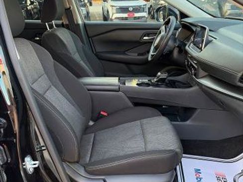 Certified 2024 Nissan Rogue SV FWD image 11
