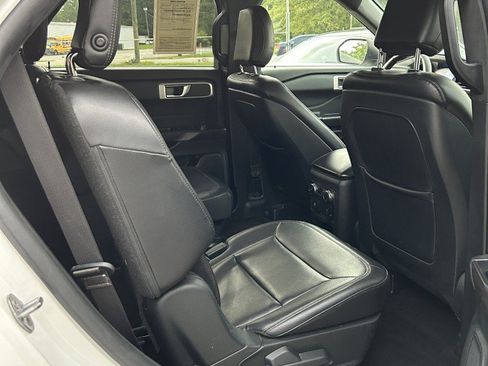 Used 2020 Ford Explorer XLT w/ Equipment Group 202A AWD/4WD image 18