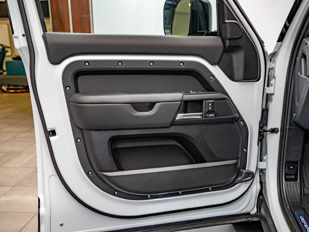 New 2026 Land Rover Defender 110 X-Dynamic SE AWD/4WD image 18