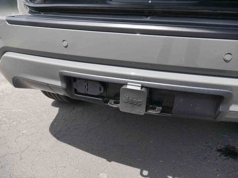 Used 2022 Jeep Grand Cherokee Altitude AWD/4WD image 9
