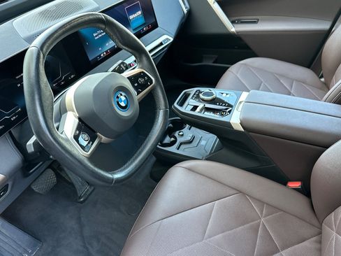 Used 2024 BMW iX xDrive50 AWD/4WD image 9