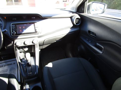 Used 2024 Nissan Kicks S image 9