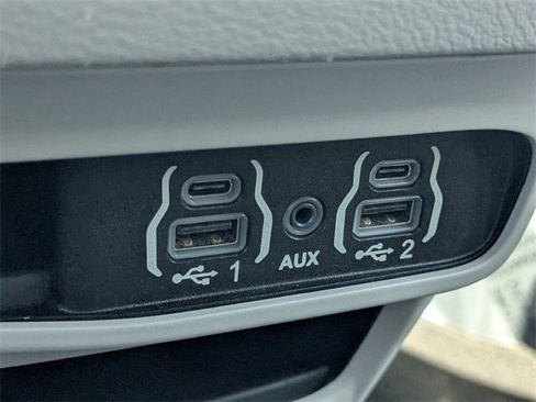 Used 2021 Chrysler Voyager Lxi image 19