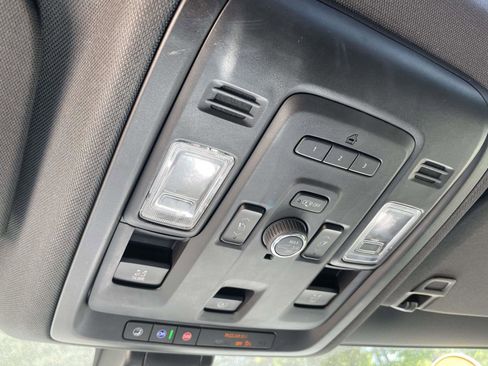 Used 2022 Chevrolet Tahoe Z71 w/ Luxury Package image 16