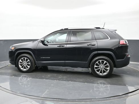Used 2019 Jeep Cherokee Latitude Plus w/ Cold Weather Group AWD/4WD image 9