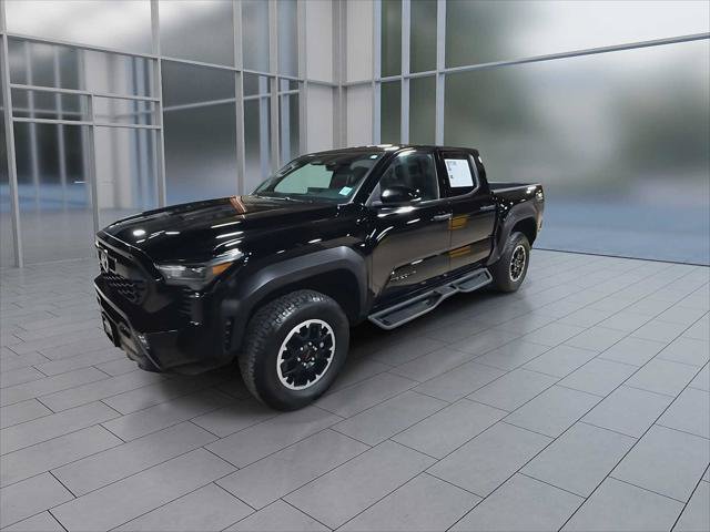 Certified 2025 Toyota Tacoma TRD Off-Road w/ TRD Off Road Upgrade Package AWD/4WD image 4