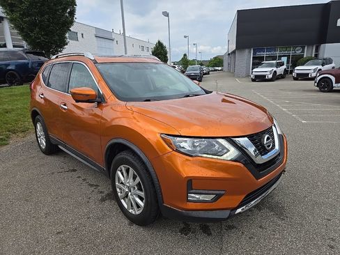 Used 2017 Nissan Rogue SV AWD/4WD image 1