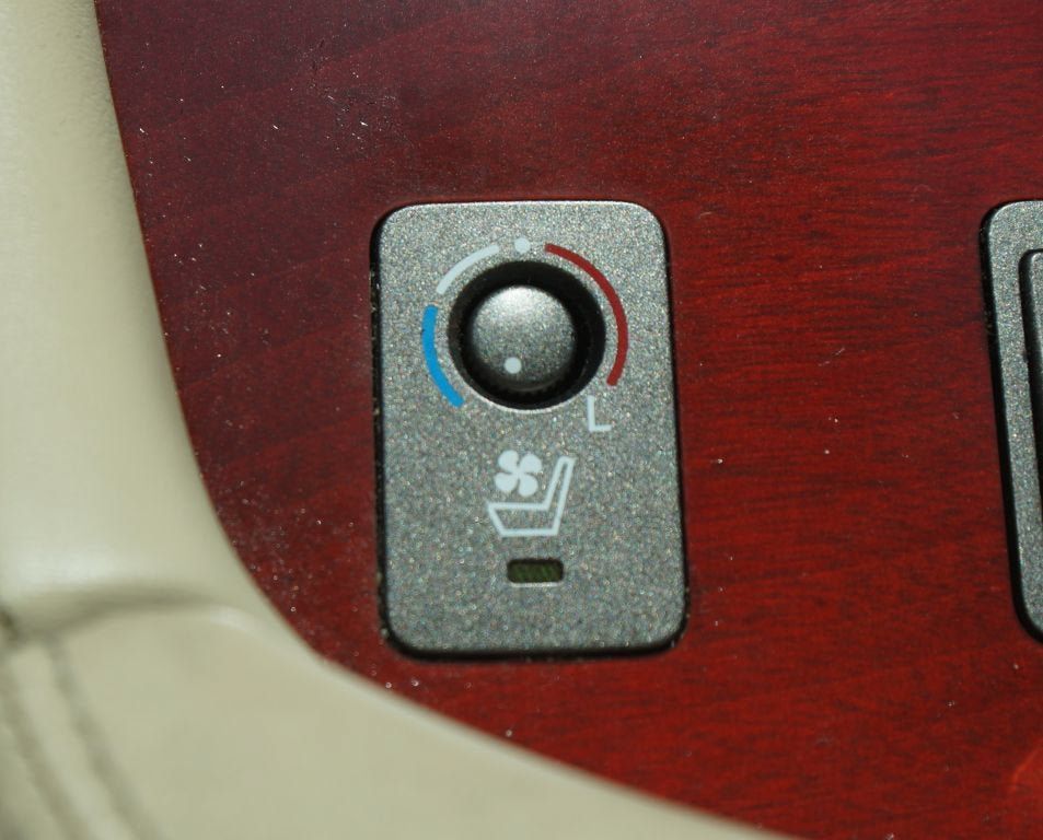 Used 2012 Lexus LS 460 w/ Comfort Pkg RWD image 9