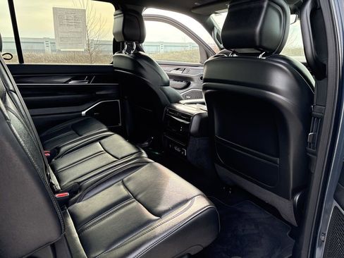 Used 2024 Jeep Wagoneer Base w/ Premium Group I image 12