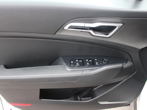 Certified 2024 Kia Sportage LX image 15