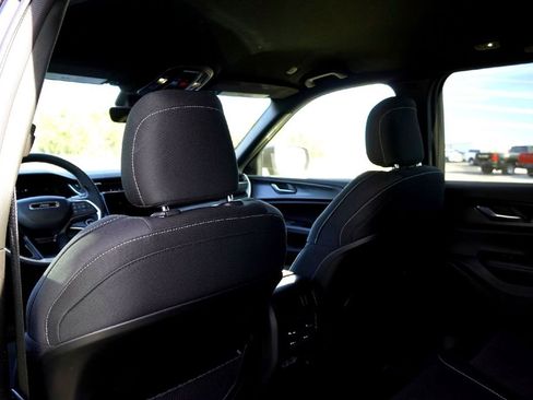 New 2025 Jeep Grand Cherokee Laredo image 28